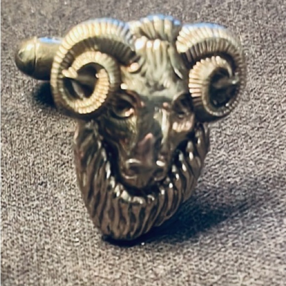 Authentic Tiffany & Co. Ram Head Cufflinks – Sterling Silver Elegance - Picture 2 of 7